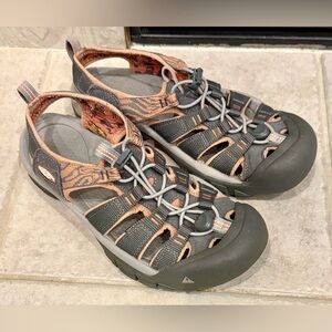 Keen Newport H2 Water Sandal Women’s Gray Coral Outdoor Adventure Gorpcore 9.5**